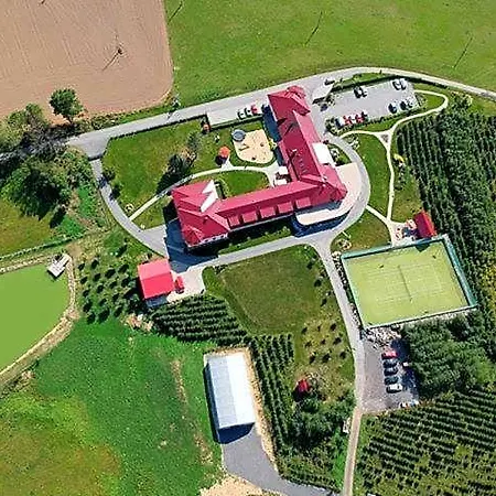 Medlicky Semesteranläggning (resort) Batelov